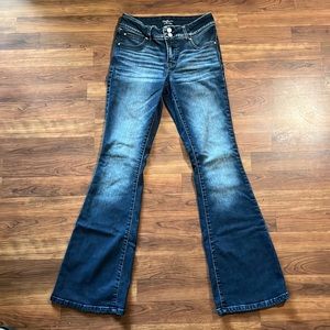 Dark blue Maurices size 4, mid rise, flared jeans